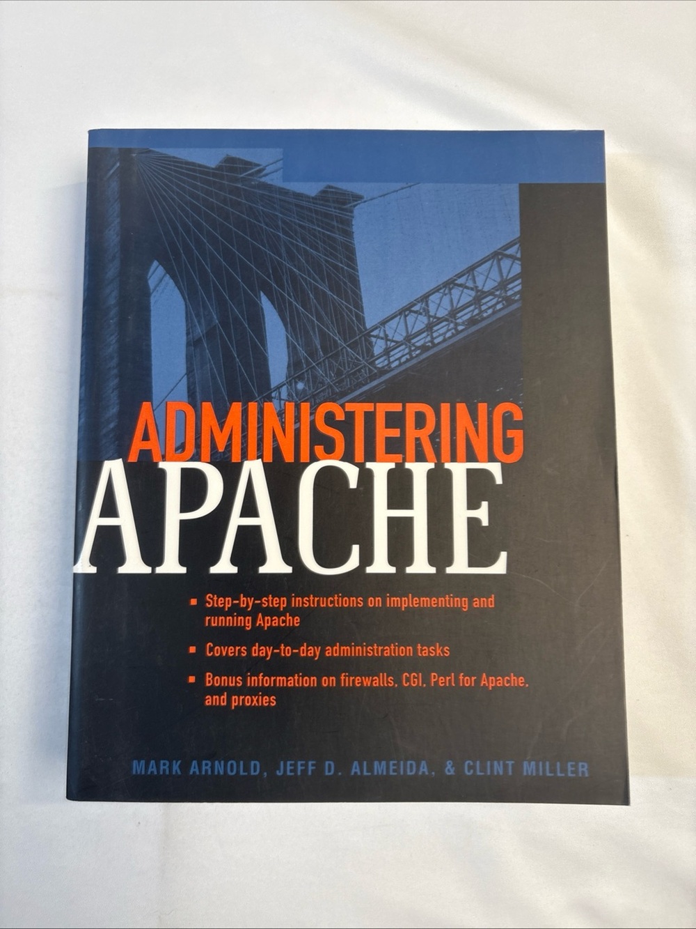 Administering Apache - Technical Manual (Black/Blue)